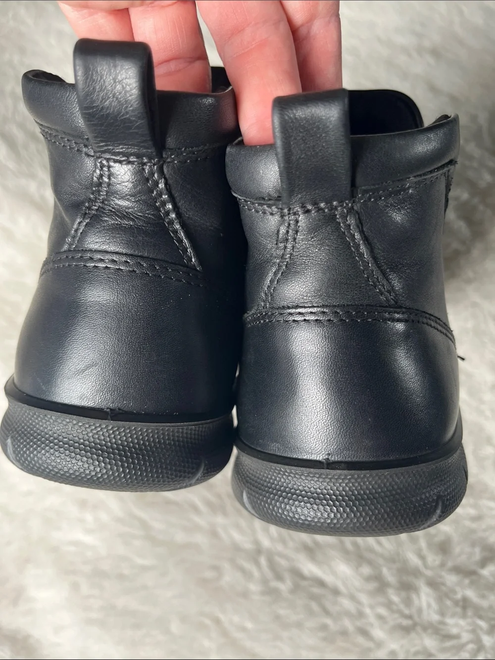 Ecco Babett Black Leather sleek slip on Chukka Boot wool footbed size EU 41 US 9